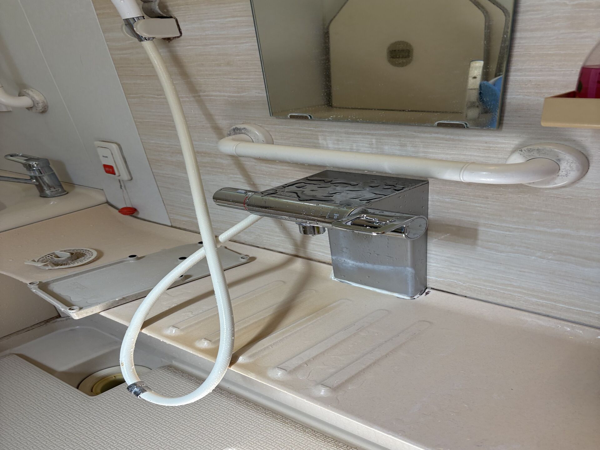 【松山市】ダイキン薄型エコキュート交換工事を行いました！