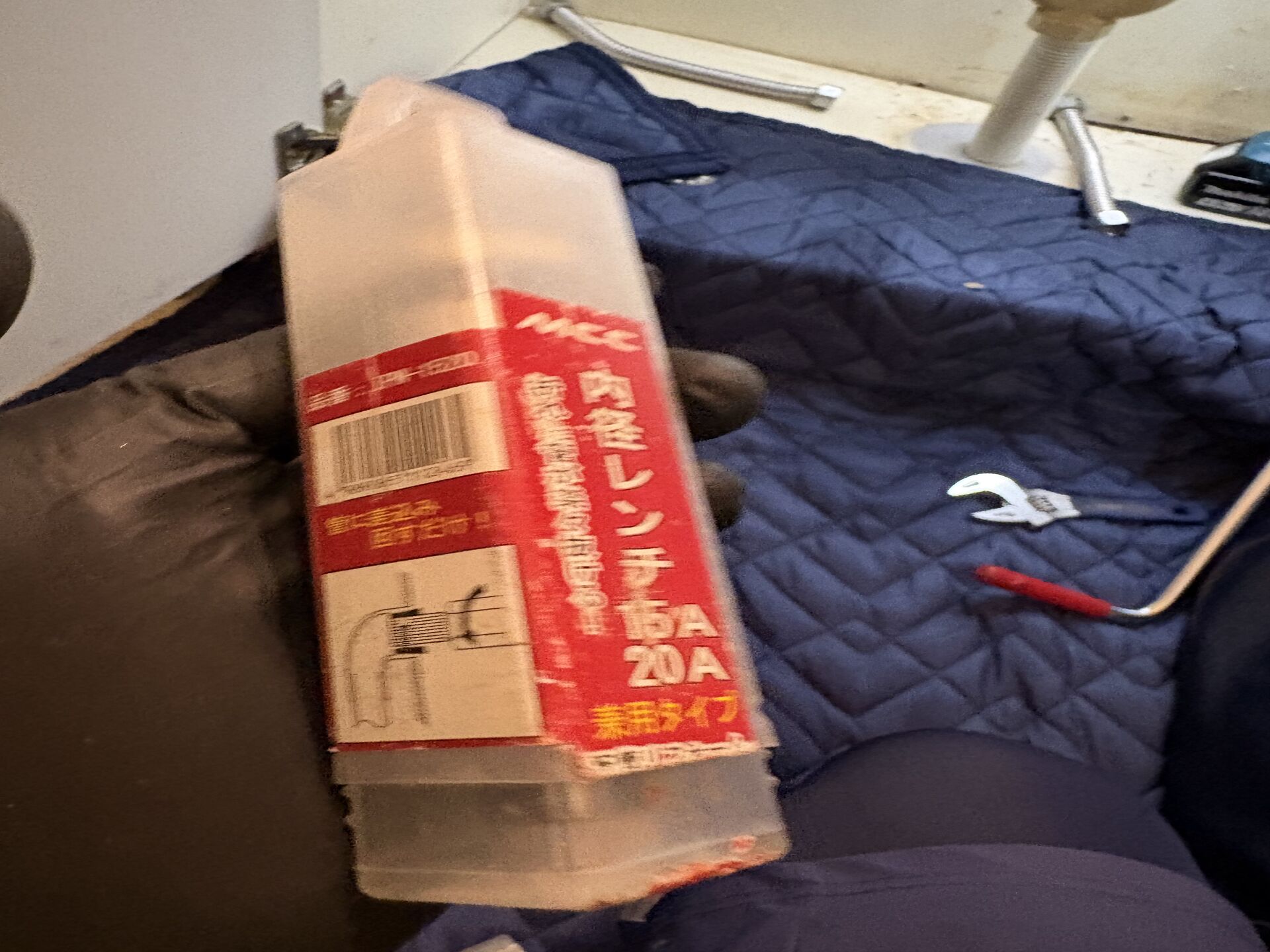 【松山市】洗面台の蛇口交換🚰 給水管の中折れトラブルを内径レンチで補修🔧 🚰