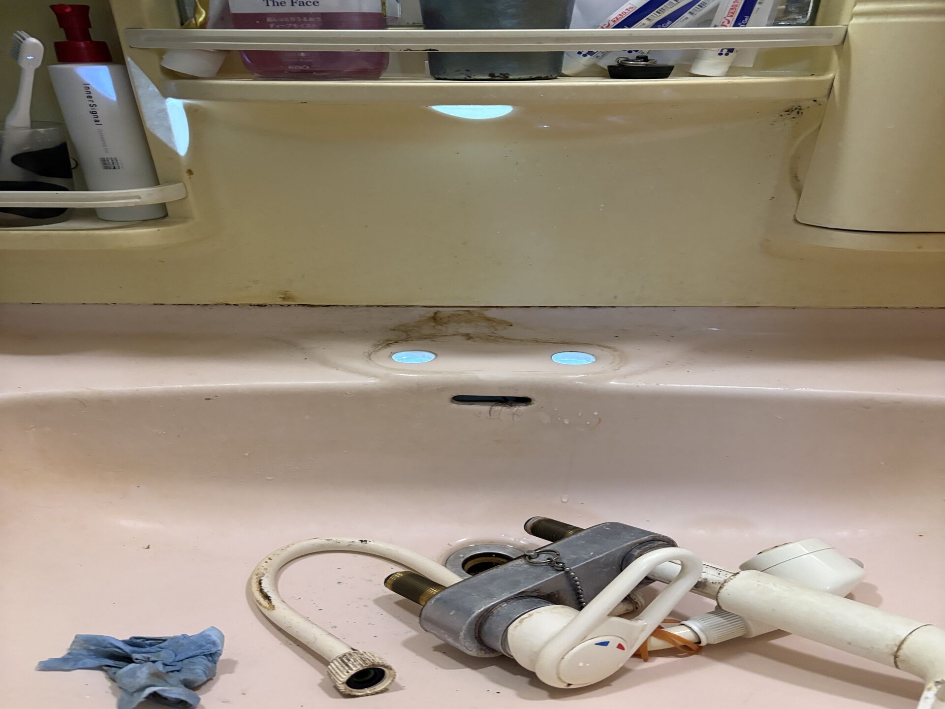 【松山市】洗面台の蛇口交換🚰 給水管の中折れトラブルを内径レンチで補修🔧 🚰