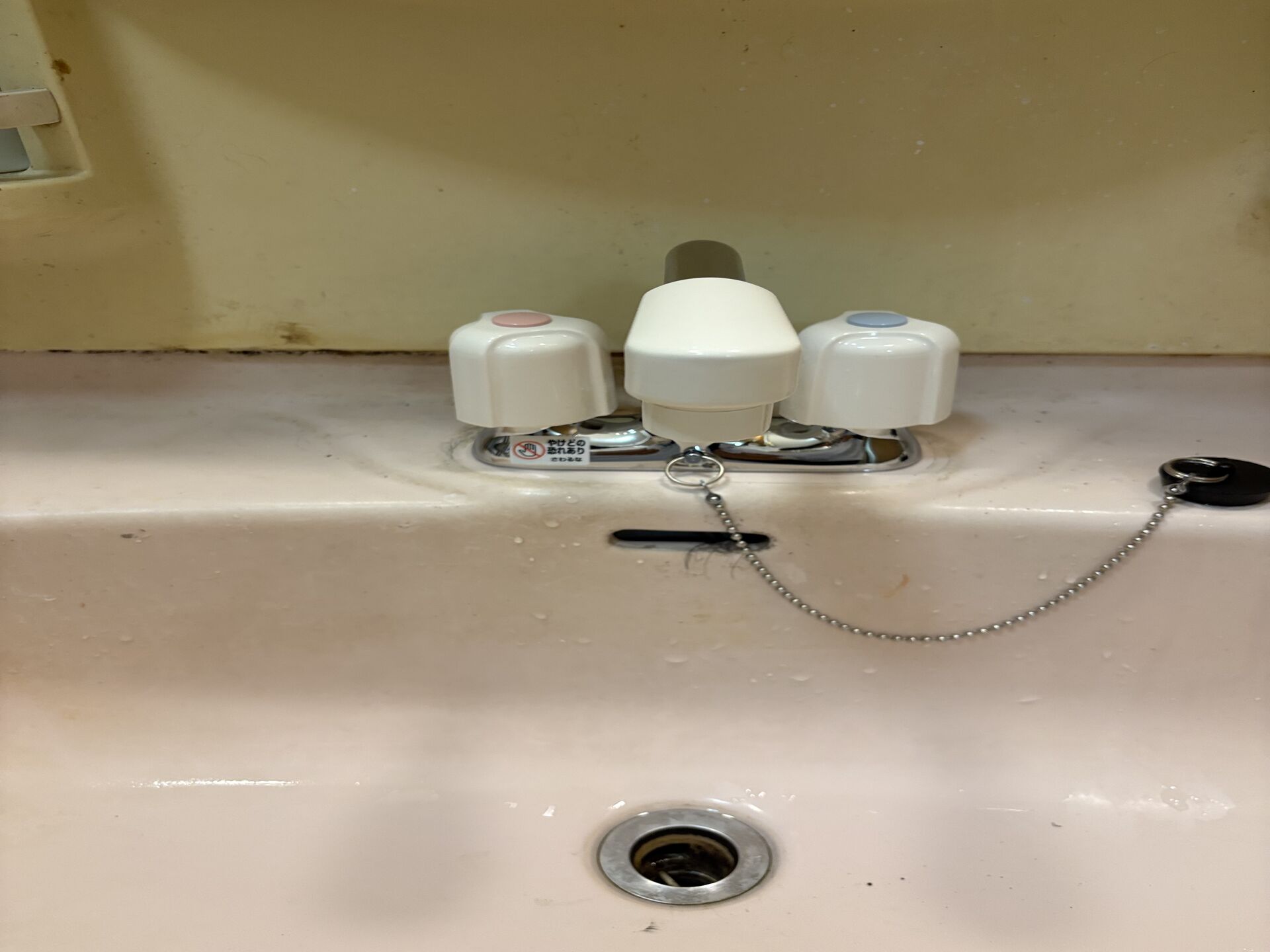 【松山市】洗面台の蛇口交換🚰 給水管の中折れトラブルを内径レンチで補修🔧 🚰
